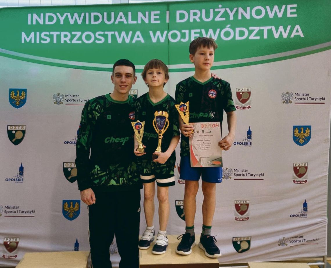 Młodzi tenisiści stołowi LZS Żywocice podczas Mistrzostw Województwa Opolskiego żaków