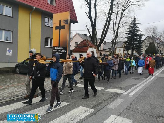 [ZDJĘCIA] Dekanalna Droga Krzyżowa ulicami Krapkowic