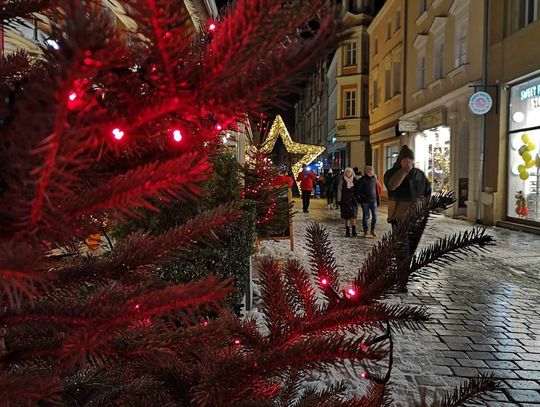 [ZDJĘCIA] Jarmark bożonarodzeniowy w Opolu przyciąga tłumy