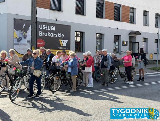 (Zdjęcia) Dzień Seniora w Zdzieszowicach. Uroczysty przemarsz ulicami miasta